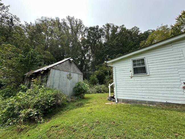 Building Photo - 3 bedroom/1 bath house  Fall Branch, TN
