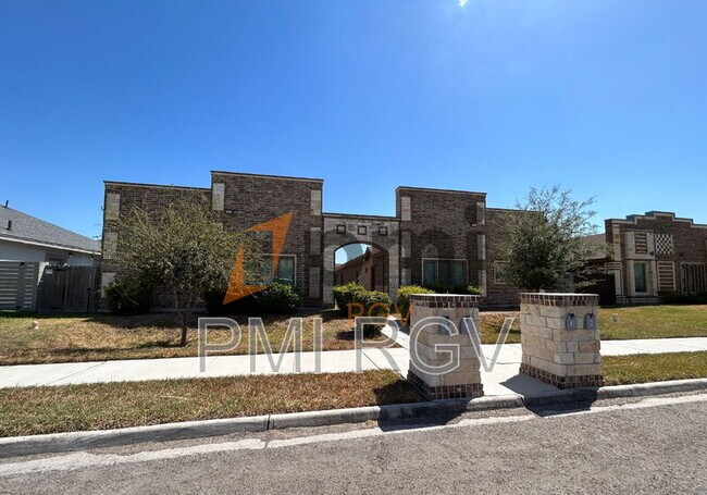 Building Photo - 2708 Primrose Ave