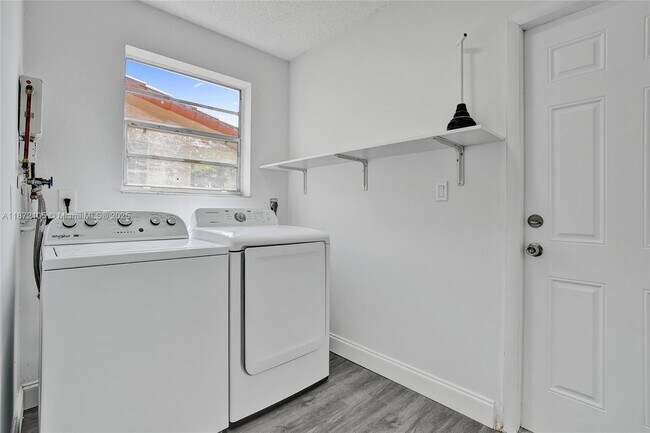 Building Photo - 3074 SW 17th St