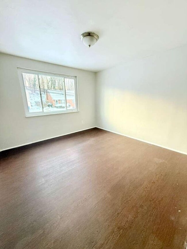 Building Photo - Beautiful UPDATED 4bd 2ba Home in Penn Hills!