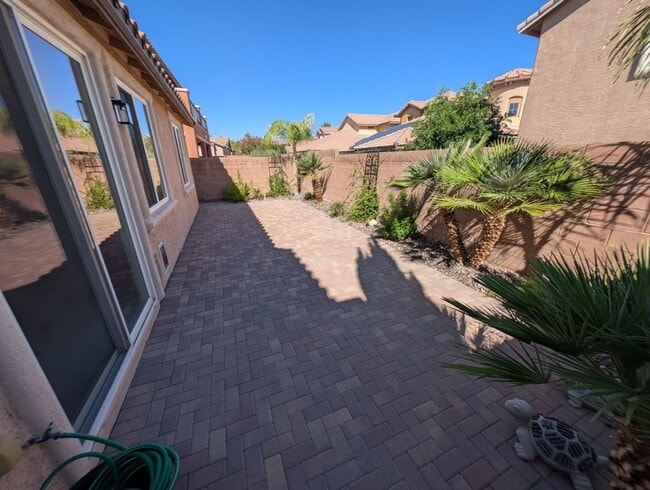 Building Photo - 1045 Ambrosia Dr