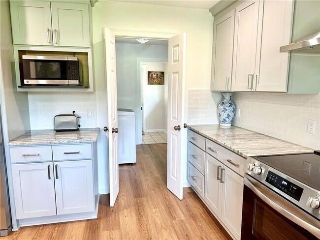 Building Photo - 773 Bocage Ln