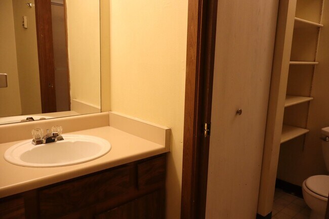 Building Photo - Charming Ground-Level Apartment in the Heart of Fort Collins
