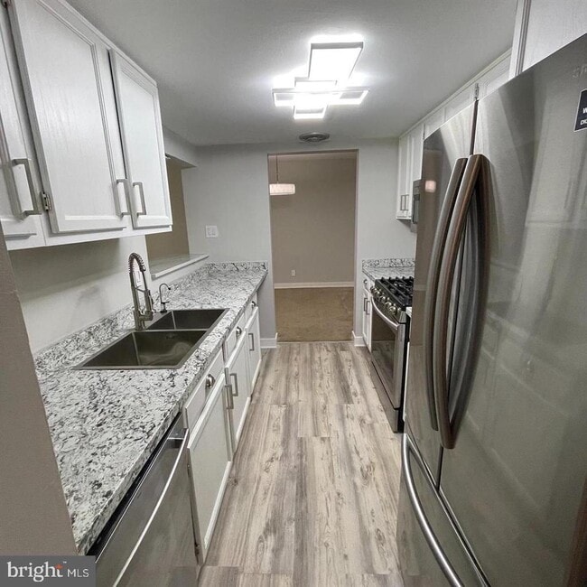 Building Photo - 324 Drummers Ln