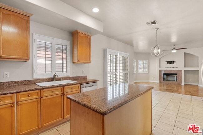 Building Photo - 15804 Crest Ln