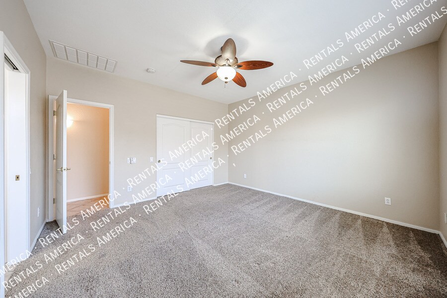 Building Photo - 869 E Waterview Pl