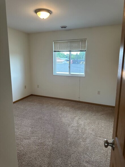 Building Photo - 2810 Willow Dr