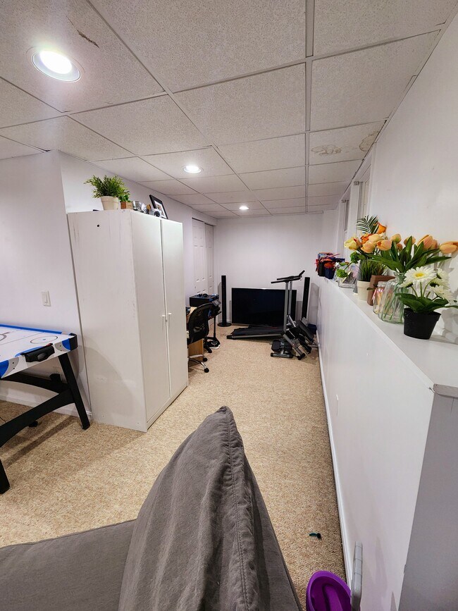 Building Photo - 25 Summit Cir