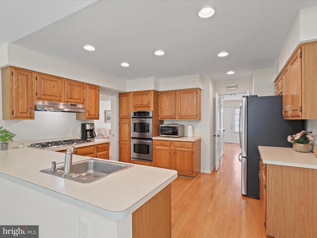 Building Photo - 9715 Ceralene Dr
