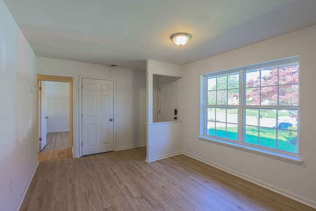 Building Photo - 821 Johahn Dr