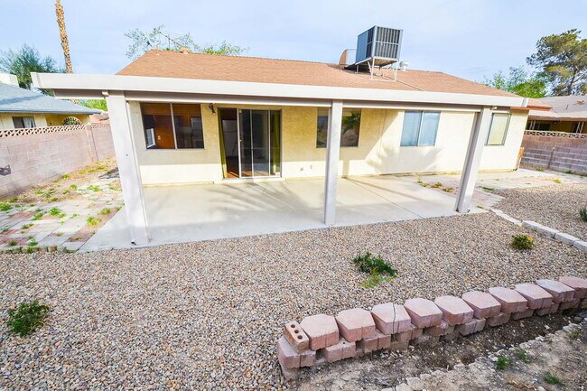 Building Photo - "Charming 3-Bed, 2-Bath Gem in the Heart of Las Vegas - 1311 Sq Ft of Comfort!"