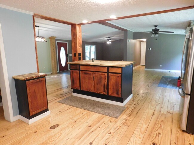 Building Photo - 900 Loftin Farm Rd