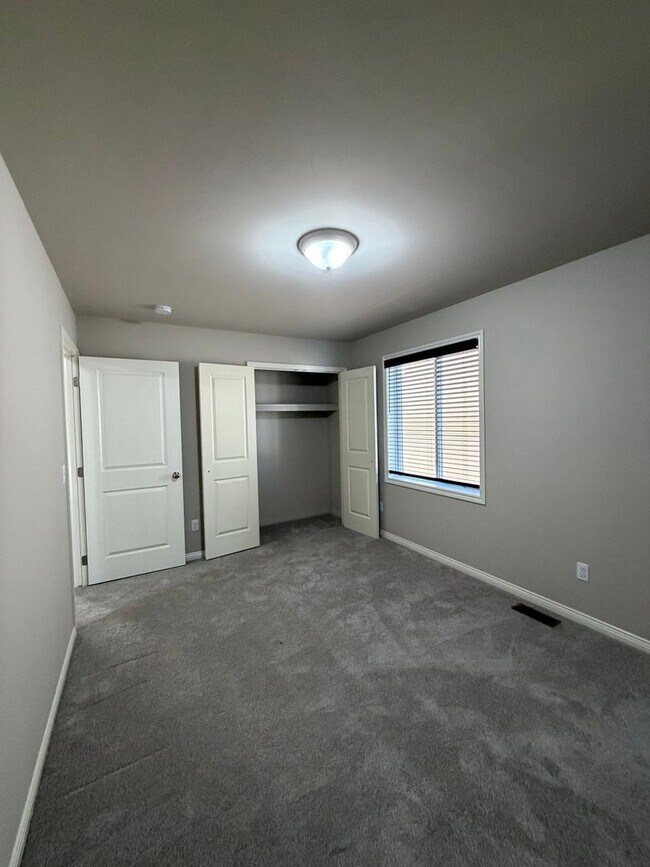 Building Photo - 13776 Grandeur Ave