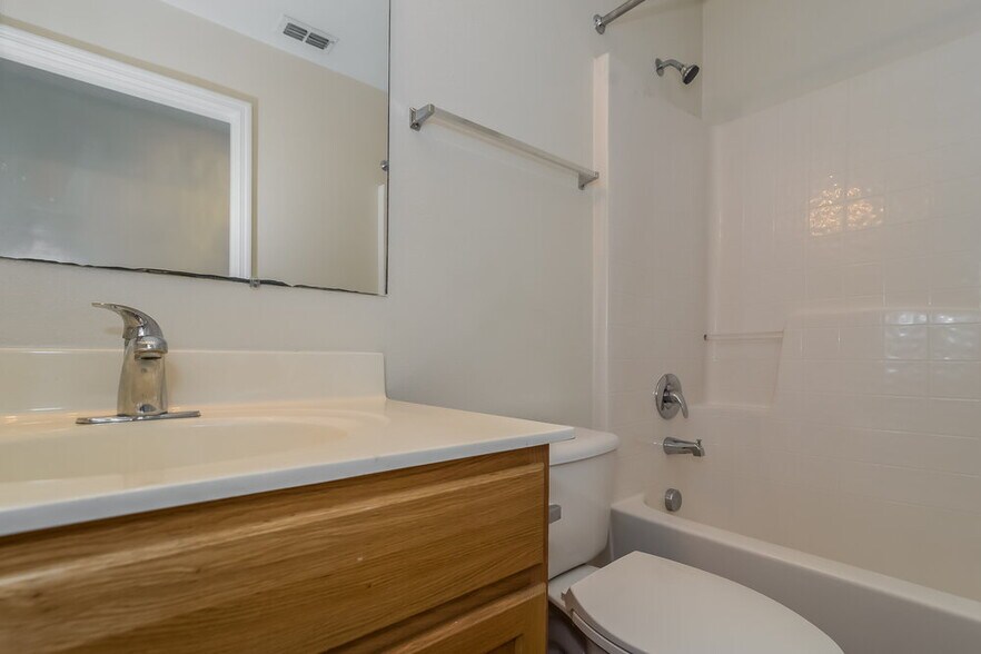 Building Photo - 3003 Valkyrie Rd