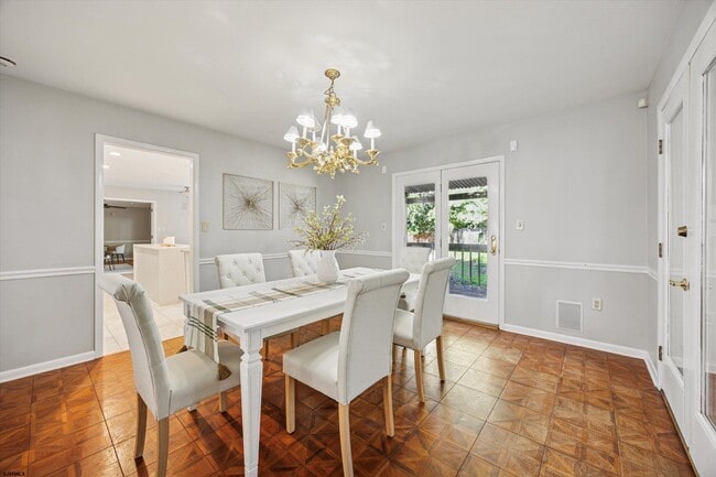 Building Photo - 2 Woodstock Dr