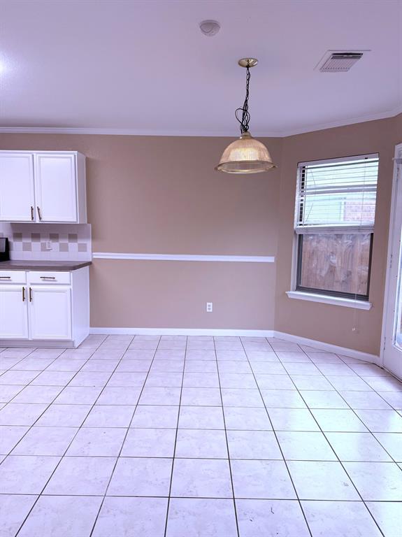 Building Photo - 15227 Mission Oak Dr