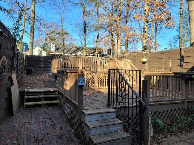 Building Photo - 211 Somerset Dr