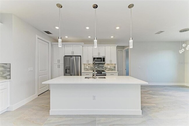 Building Photo - 380 Holly Rd