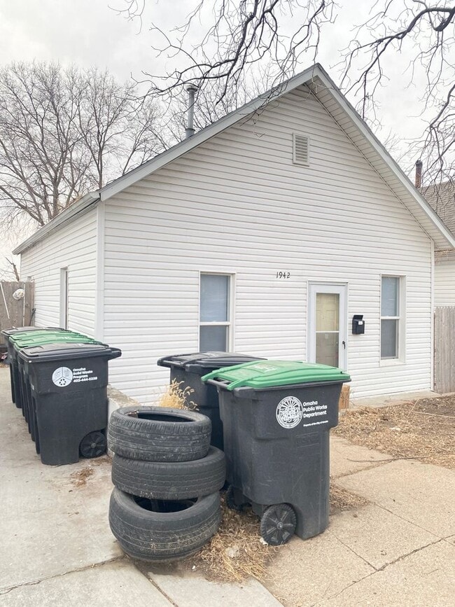 Building Photo - ZIGZAG, LLC:[TRAN][ZIGZAC][KT][CAG] 1942 S 16 ST