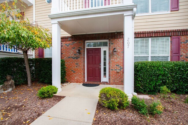 Building Photo - Spacious 3-Bedroom Condo in Prime Raleigh Location!