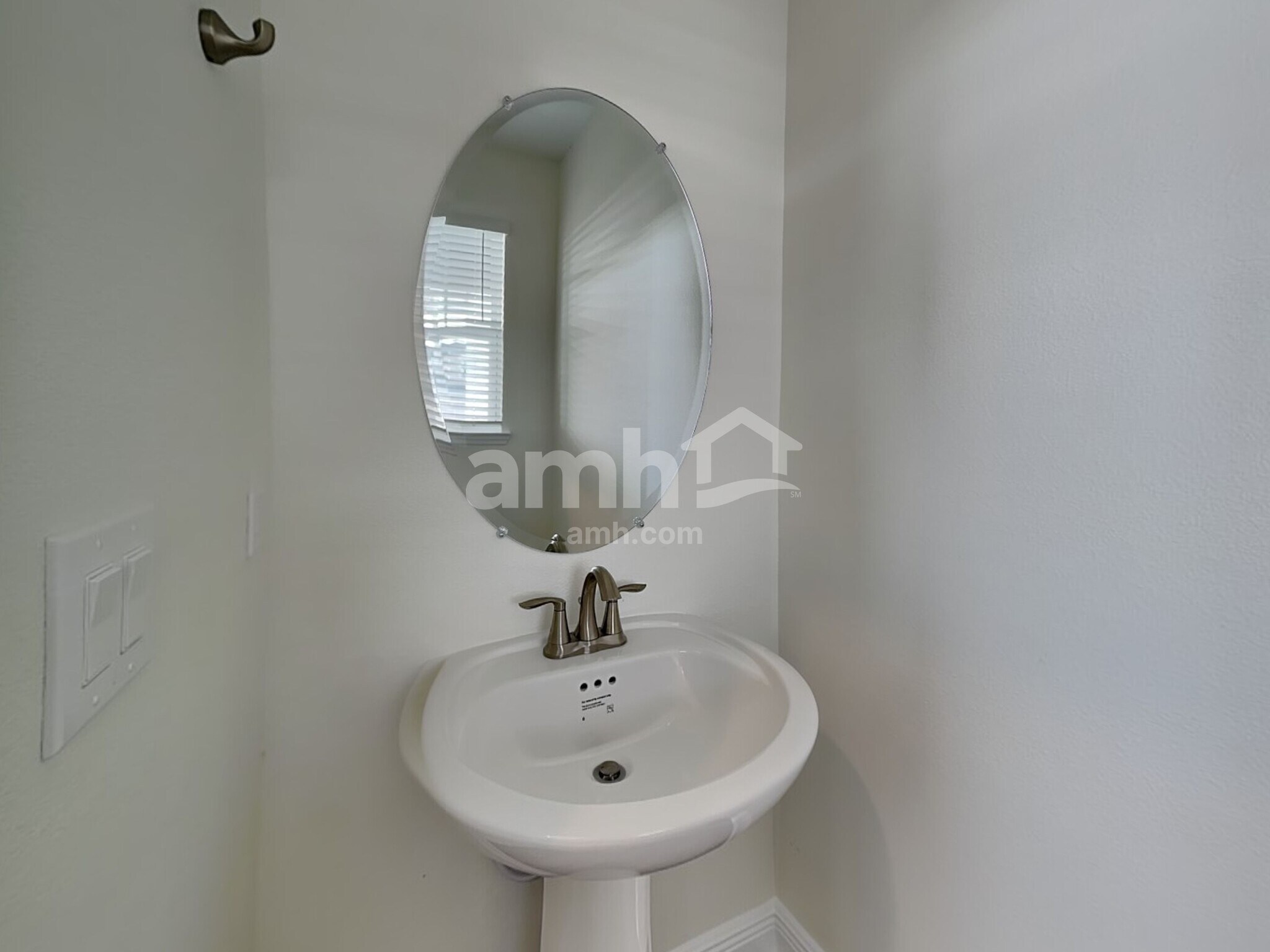 Building Photo - 5928 Sycamore Pl St