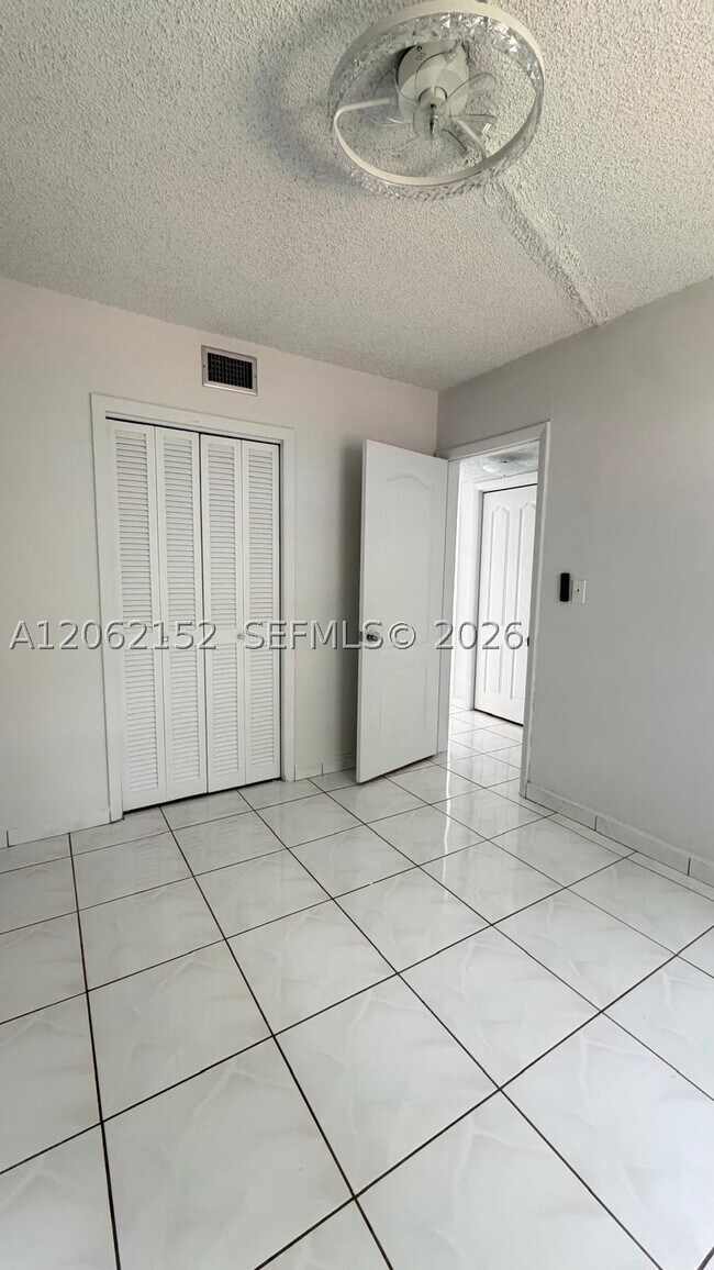 Building Photo - 120 Royal Palm Rd