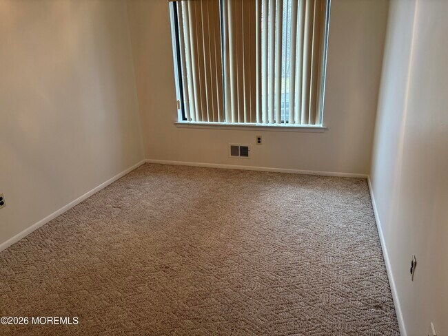 Building Photo - 13 Chippewa Rd