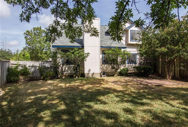 Building Photo - 6415 Jennings Dr