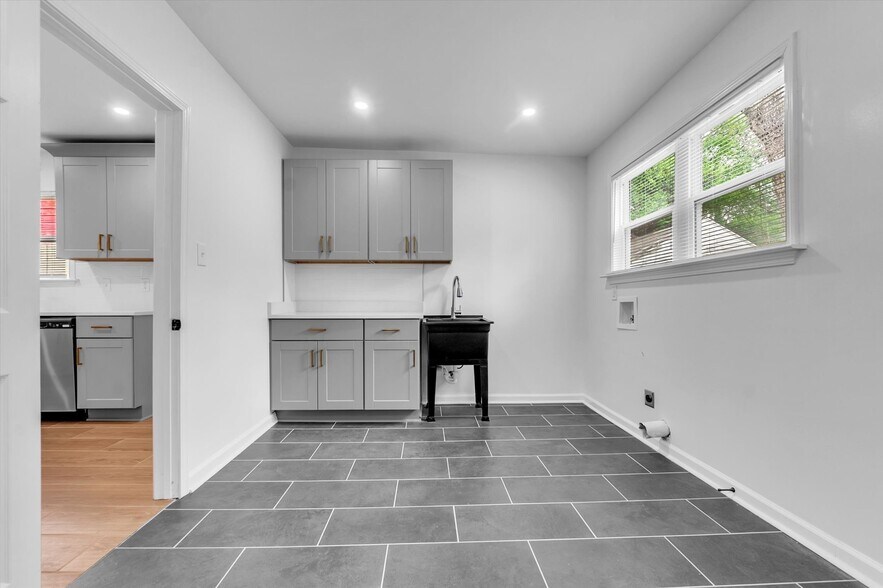 Building Photo - 382 Josephine St