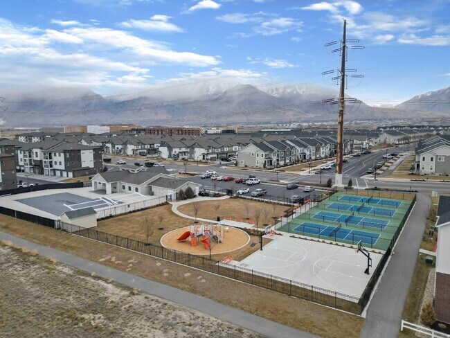 Building Photo - 415 N 360 W