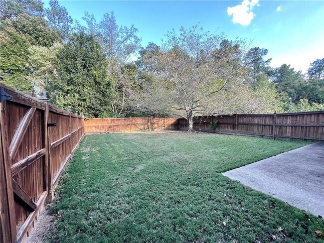 Building Photo - 2584 Alvecot Cir SE