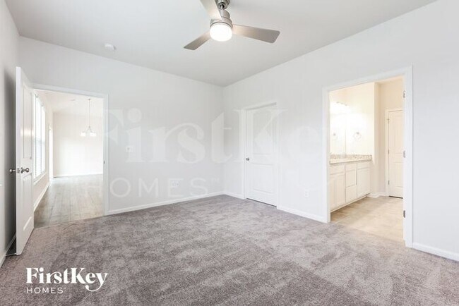 Building Photo - 426 Stonefence Dr