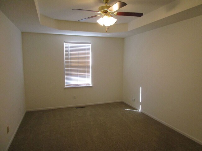 Building Photo - 1725-1727-1727 Louise Cir