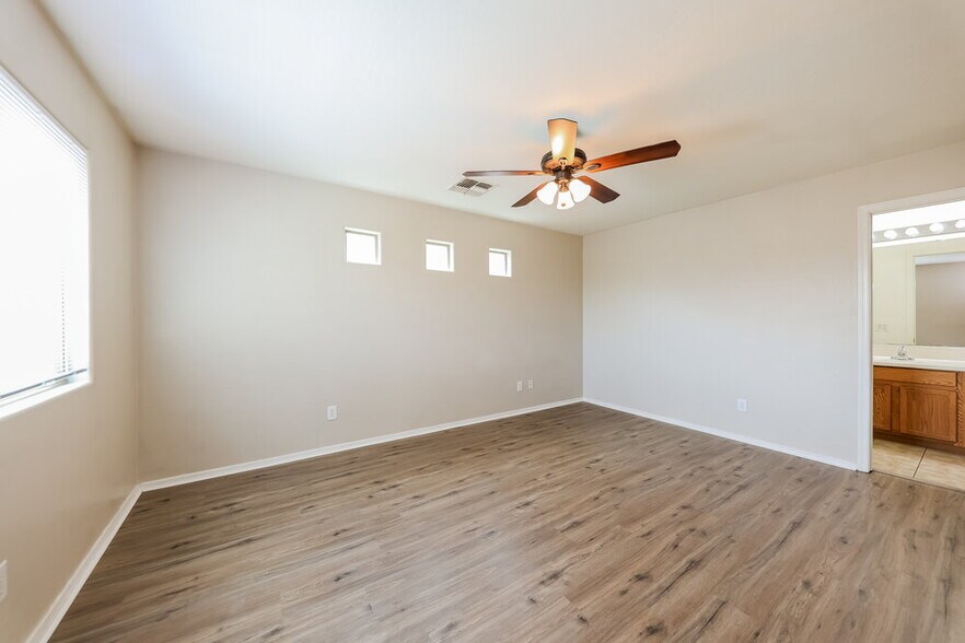Building Photo - 7222 S 37th Dr