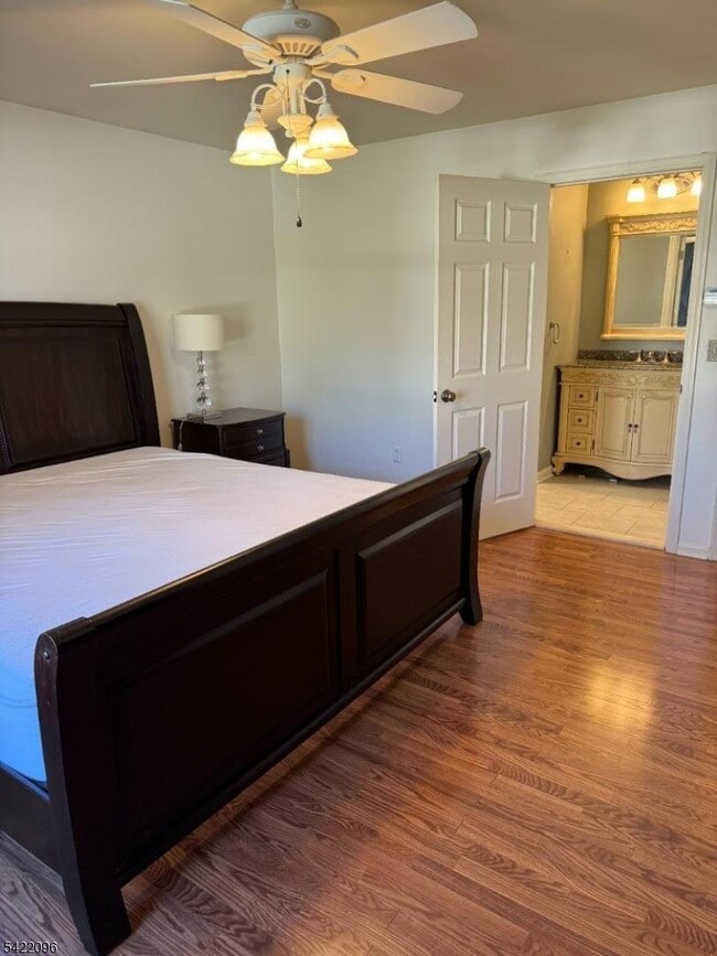 Building Photo - 518 Downer St