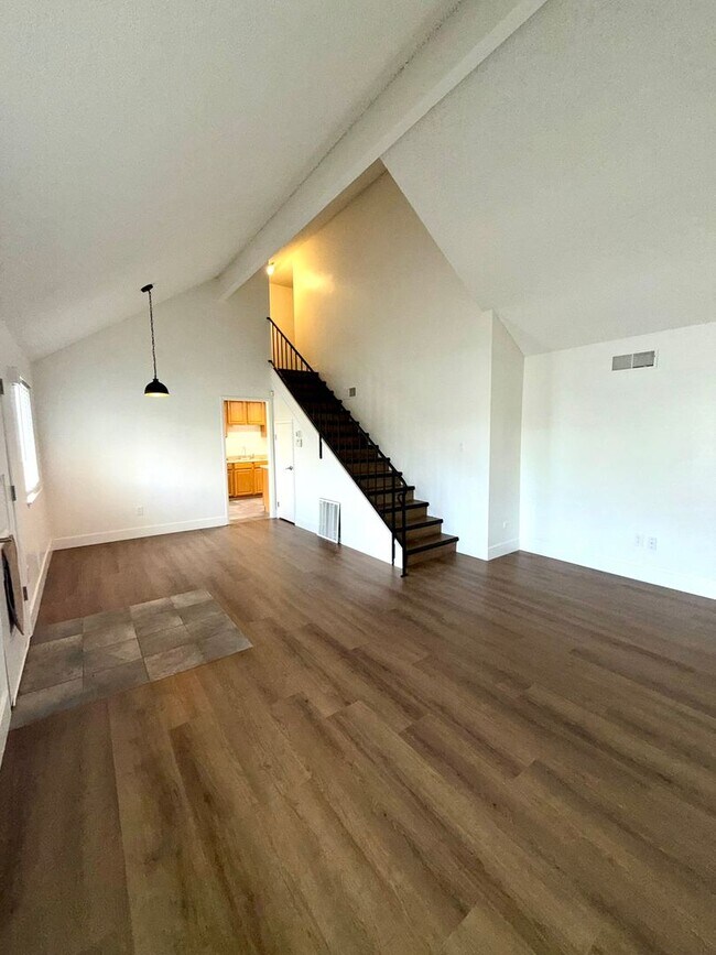 Building Photo - 1643 York Wy