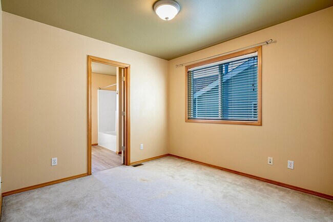 Building Photo - 18328 10th Dr SE