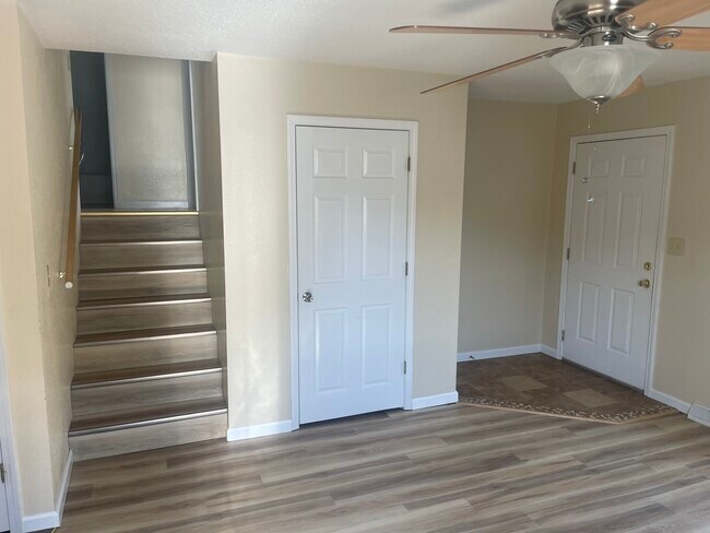 LIVING ROOM AREA - 2816 Independence St
