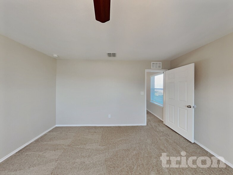 Building Photo - 10355 Dunlap