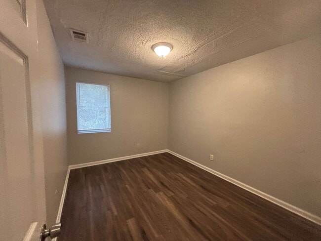 Building Photo - 1425 Todds Creek Cove