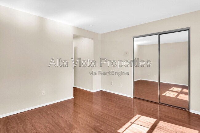 Building Photo - 16916 Hutchins Landing