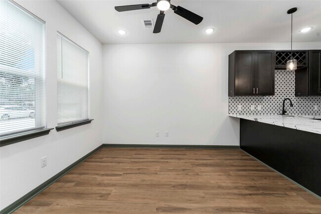 Building Photo - 7987 Chateau St