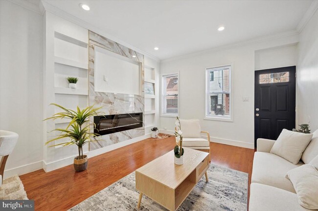 Building Photo - 2124 Pierce St