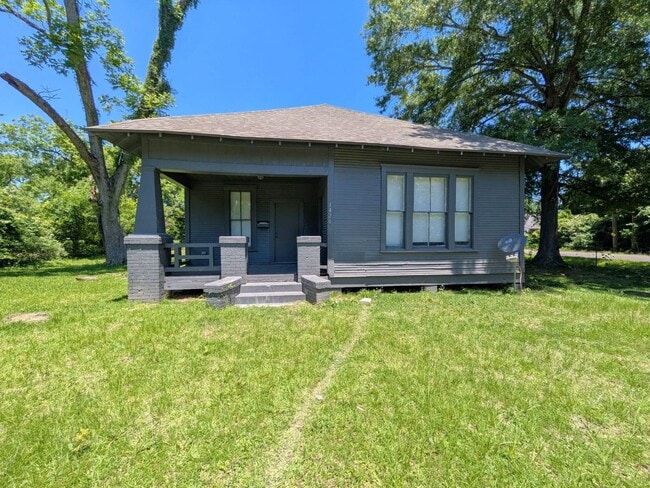 Building Photo - 1420 Live Oak St