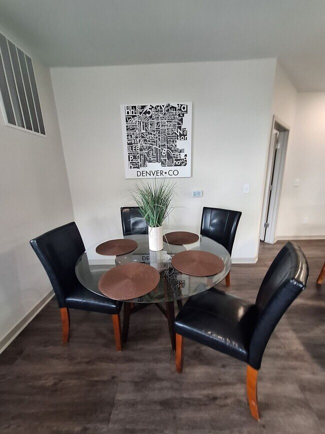 Building Photo - CH-Cortland Flatirons