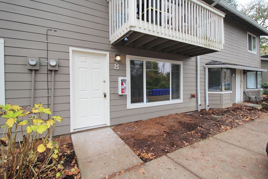 Building Photo - 5704 SW Beaverton Hillsdale Hwy