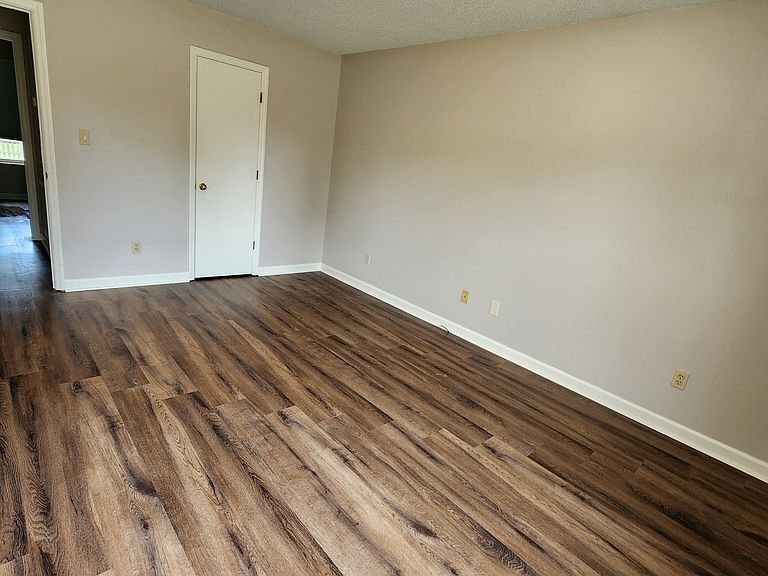 Building Photo - 2036 Merle Ln