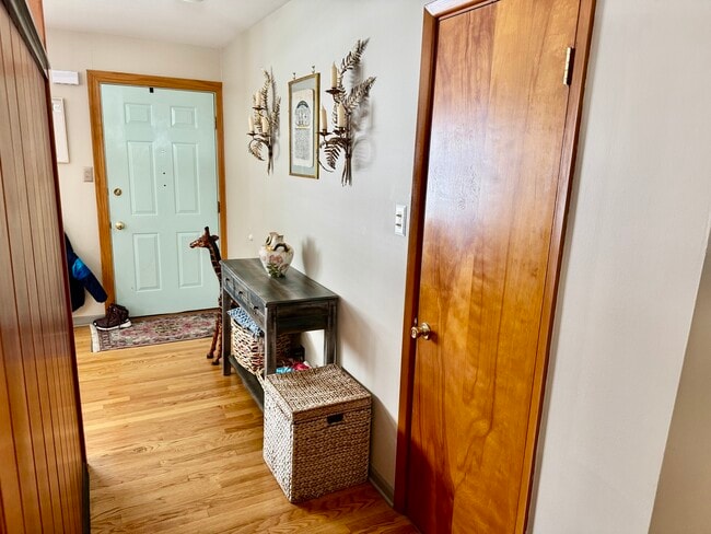 Building Photo - 325 Kishwaukee Dr