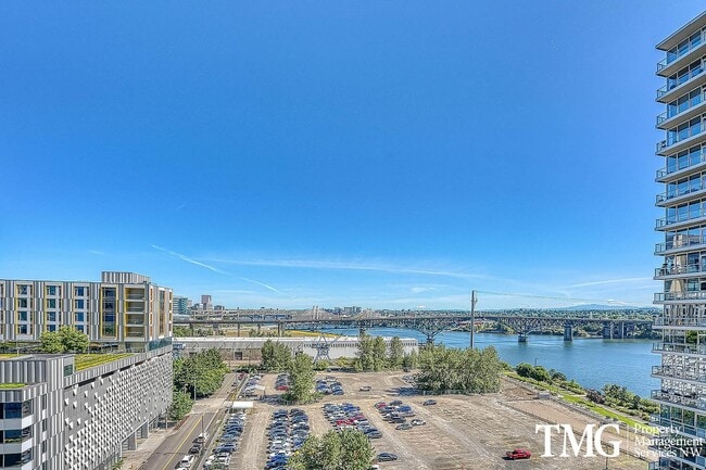 Building Photo - 3570 S River Pkwy