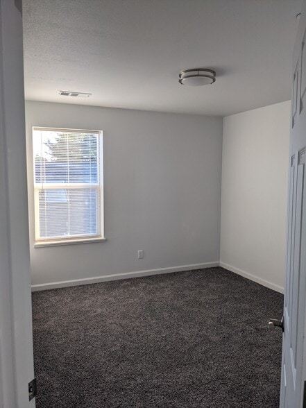 Upstairs bedroom - 2399 Karen Ct